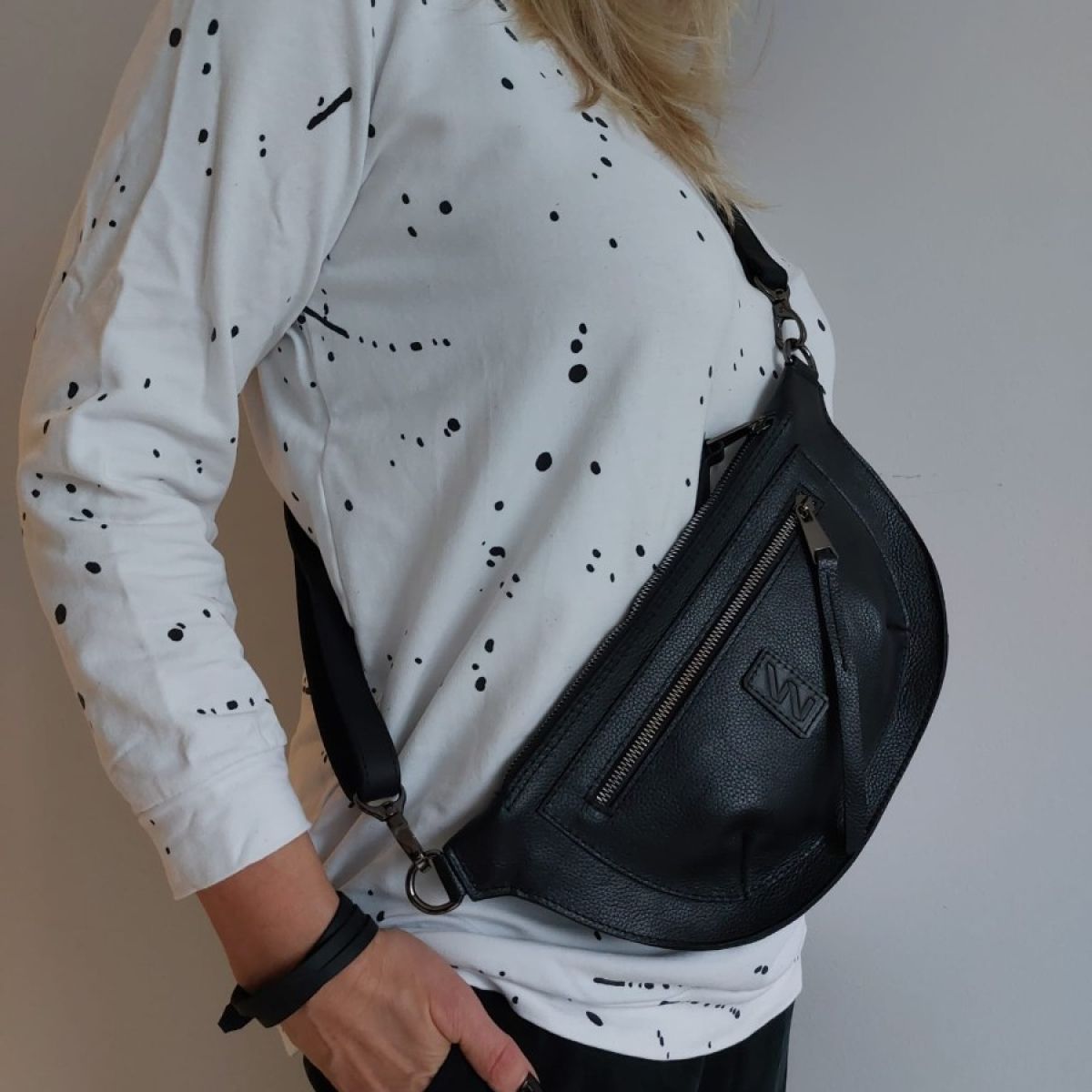 Melna crossbody somiņa | Liene Zeiliša