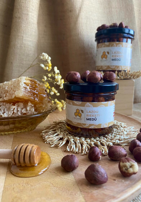 Lazdu rieksti medū | Eco Honey Latvia