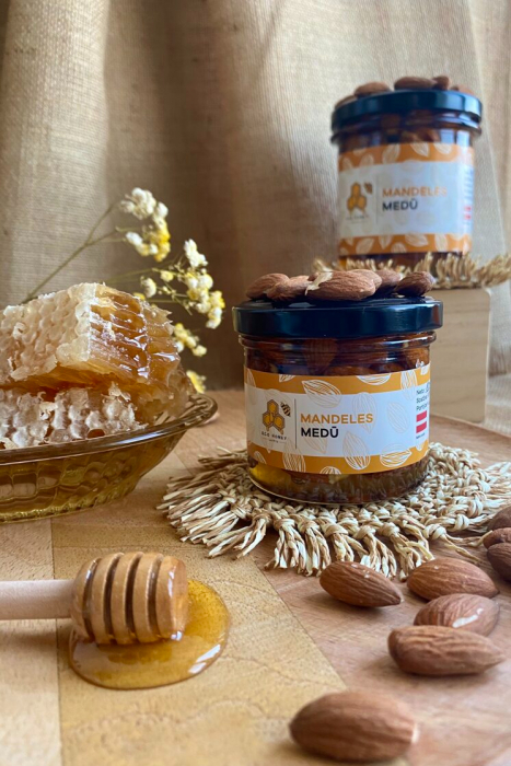 Mandeles medū | Eco Honey Latvia