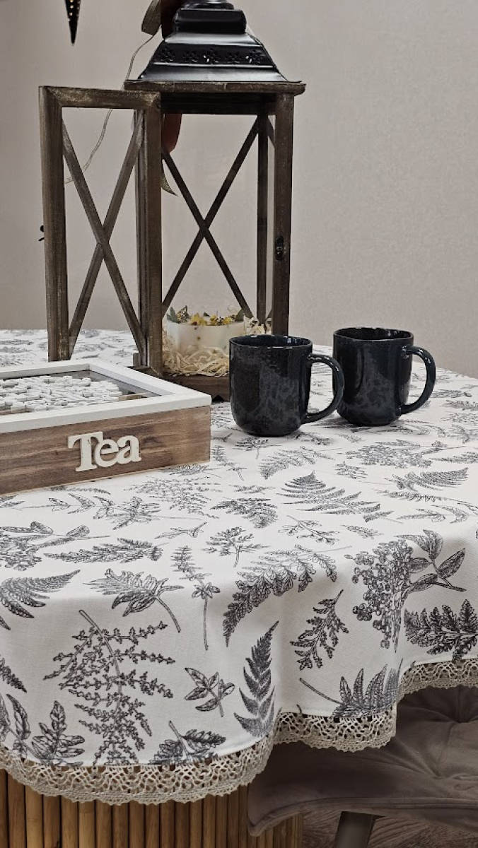 Apaļā galda galdauts ar melnu augu rakstu | MiPe Design