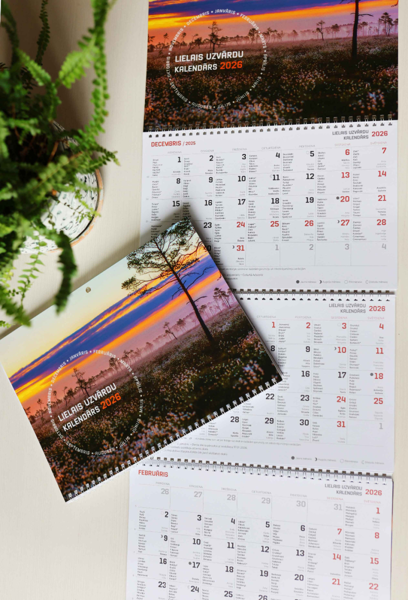 Trīsdaļīgais sienas kalendārs | Uzvārdu kalendārs