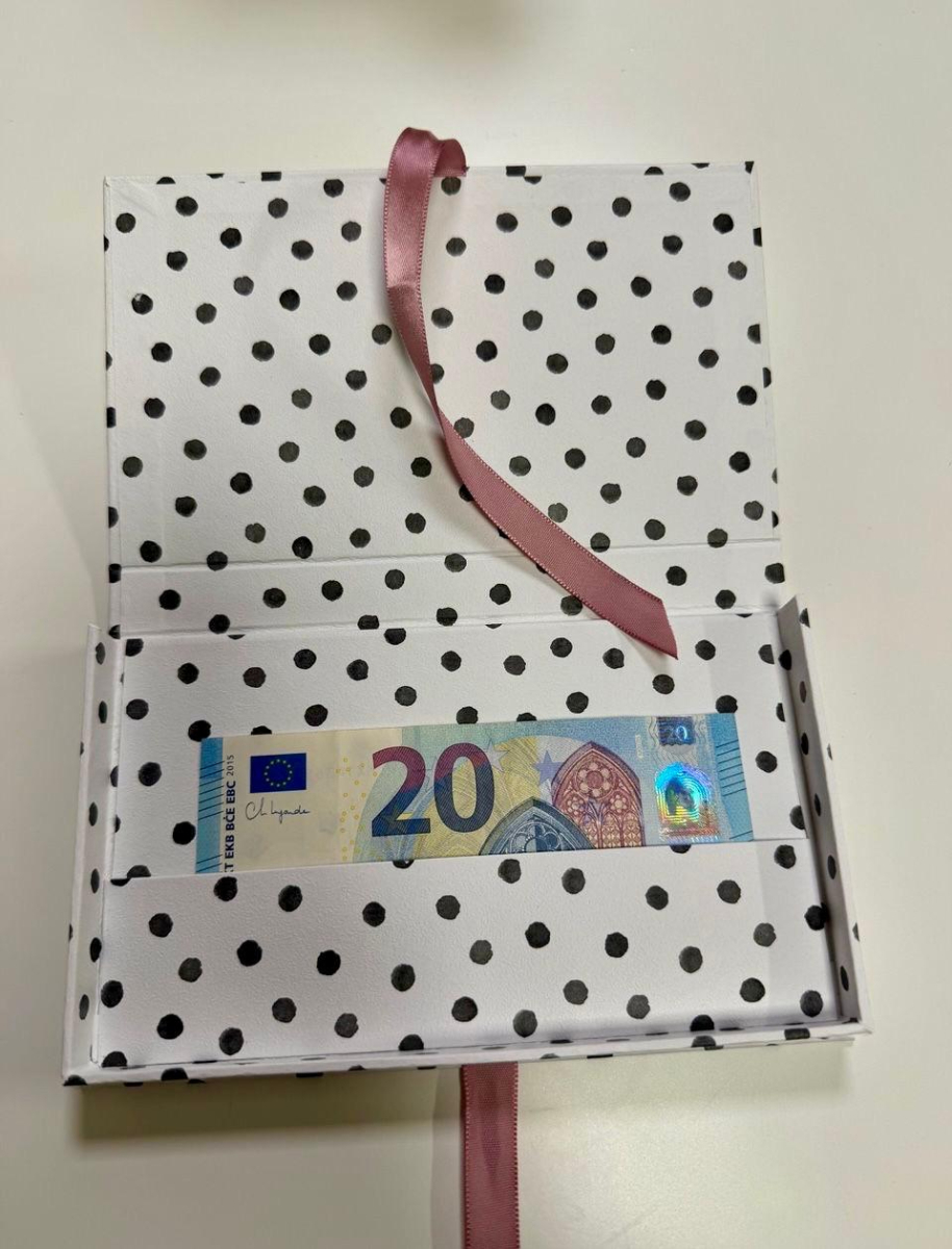 NAUDAS UN DĀVANU KARŠU KASTĪTES | MUUZALV