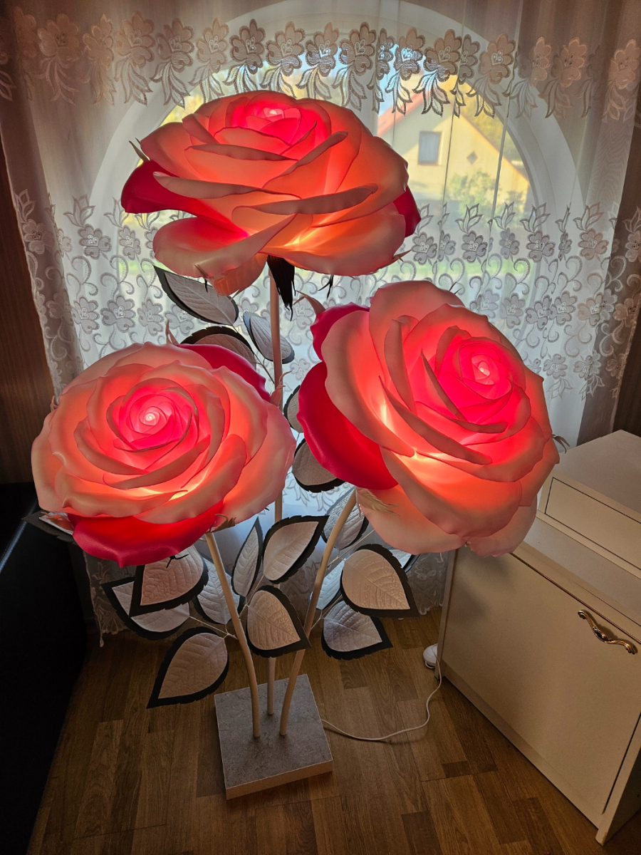Stāvlampa- 3 rozes | Paradise Flowers lampas
