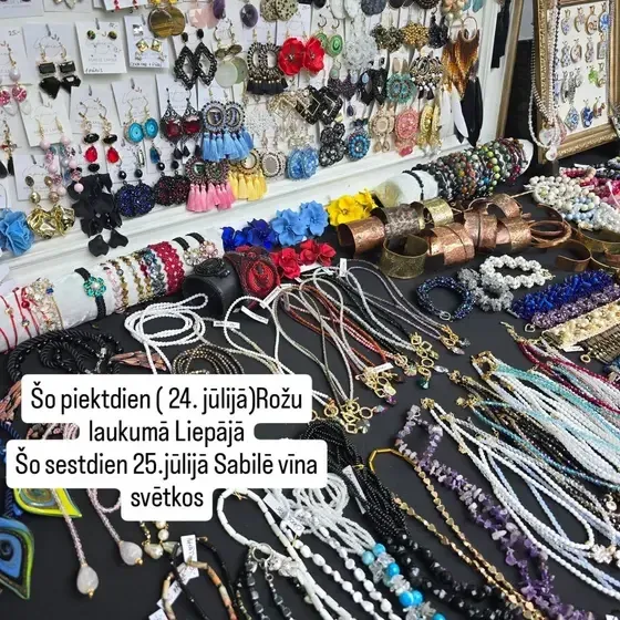 Rotu māksliniece Agnese Lapiņa — Instagram