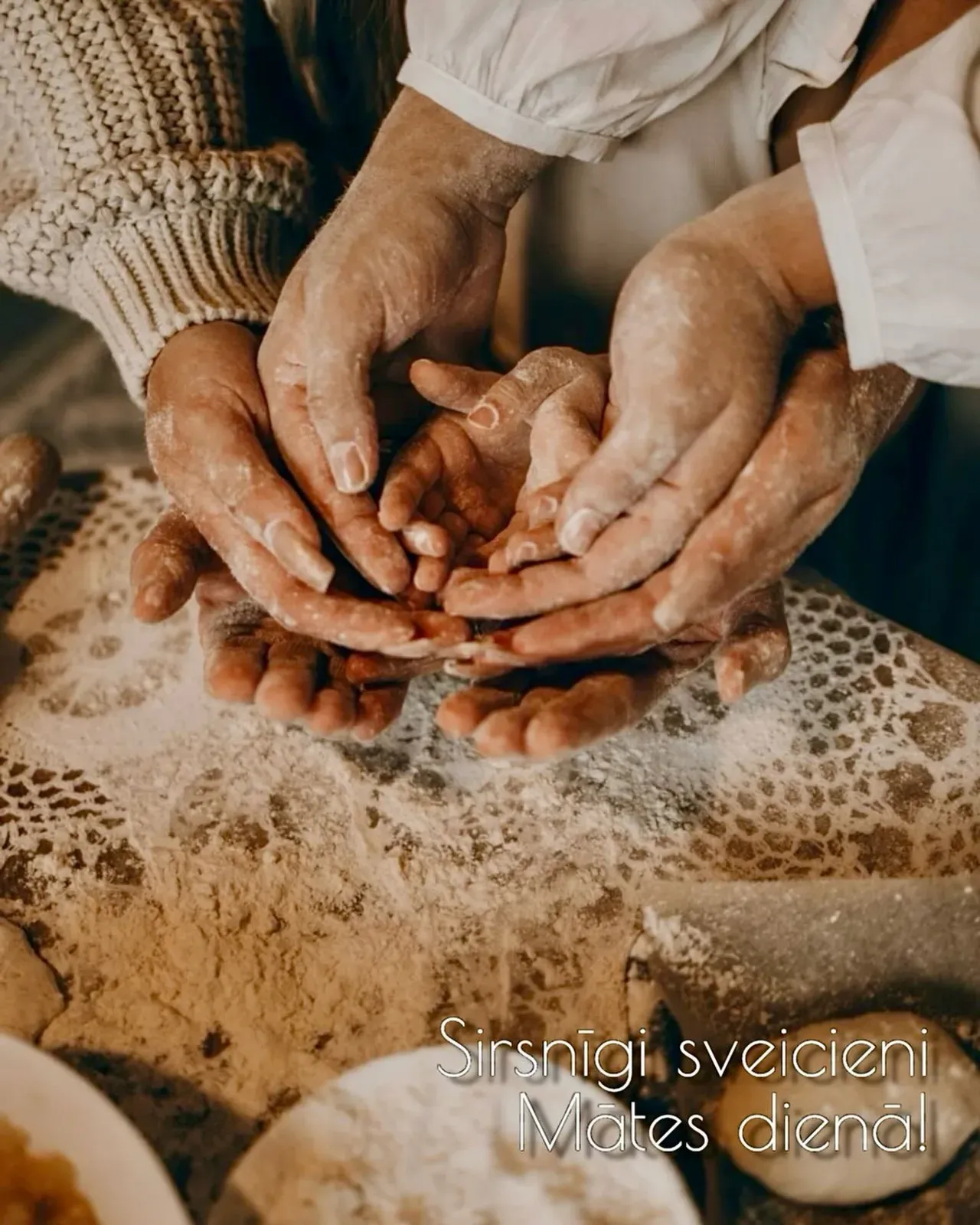 🤍 Ir lietas, kas paliek mūžīgi — māmiņas siltums, vecmāmiņas rokas