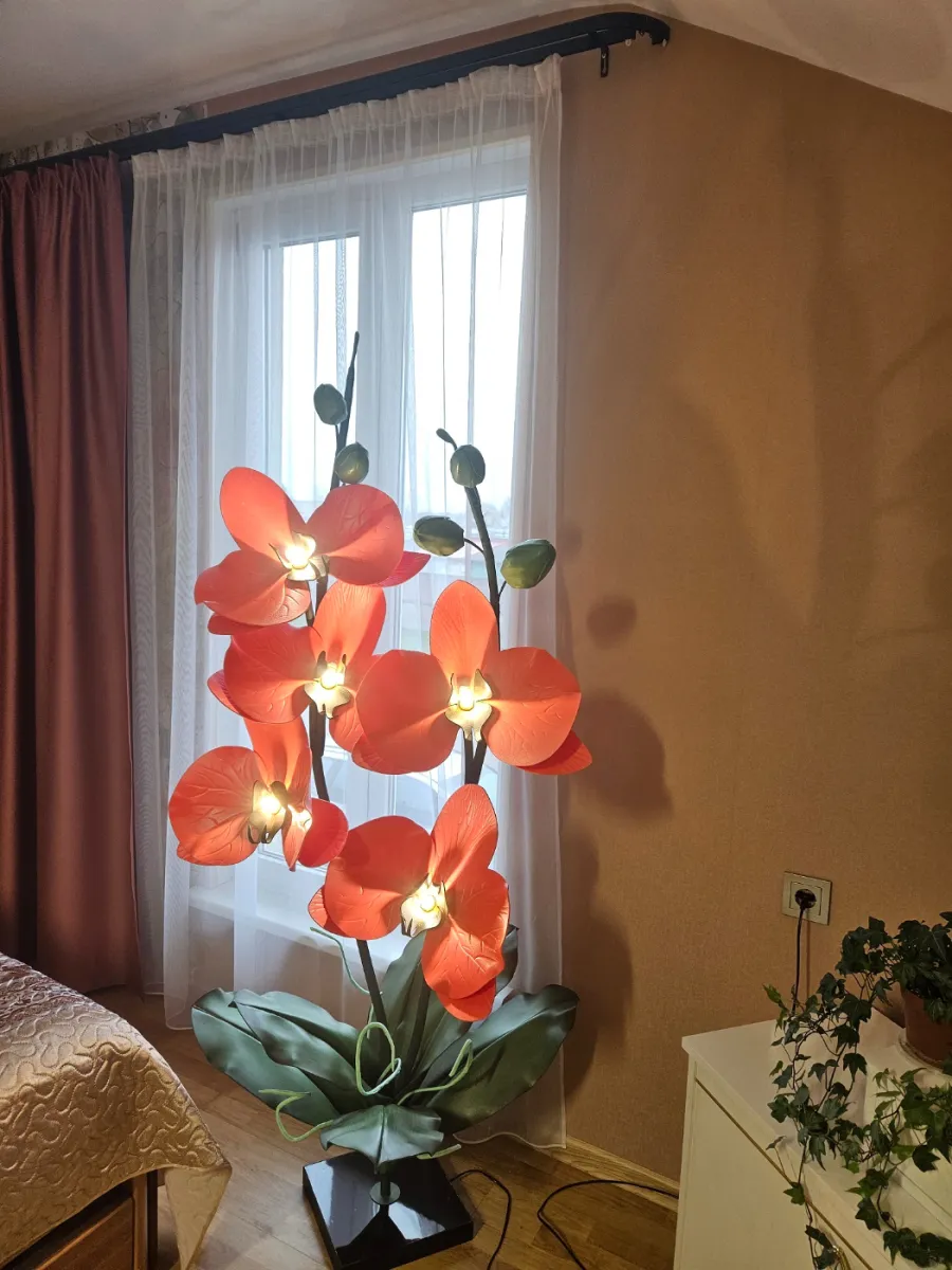 Paradise Flowers - ar rokām veidotas ziedu lampas