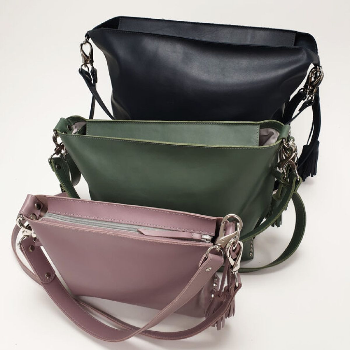 58045_craftman_skils_working_whit_leather-5190e0435a98b038651e231d5ee9a1d1