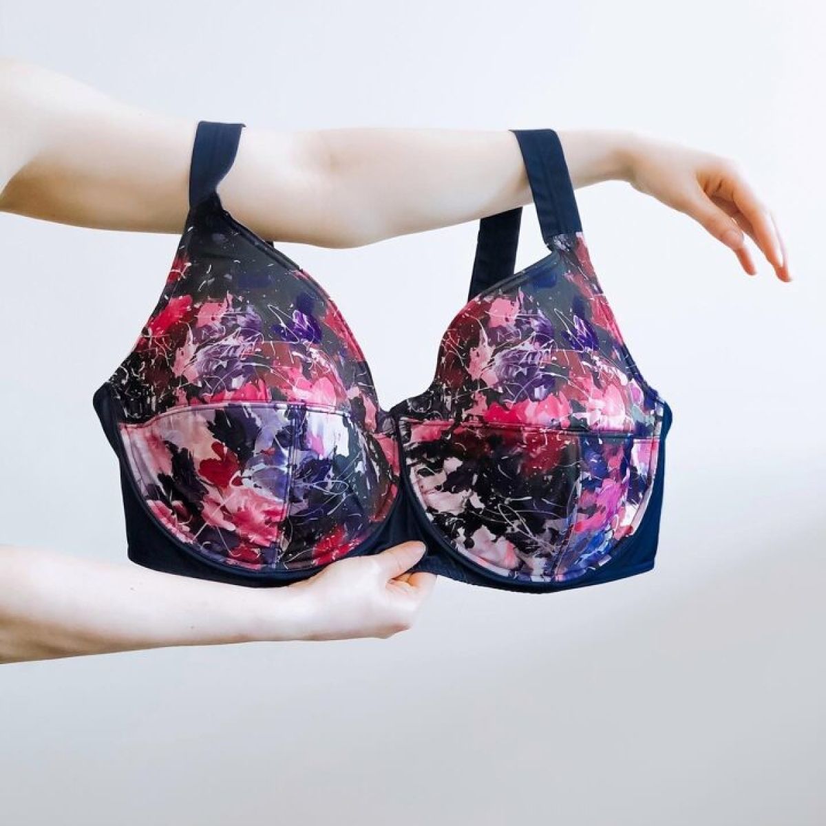 Peldkostima_krusturis_ar_porolonu_nosedzosais_swimbe_personalizets_custom_swimwear_kupalniki-b47feb200edb822eeef59c0467a555f0