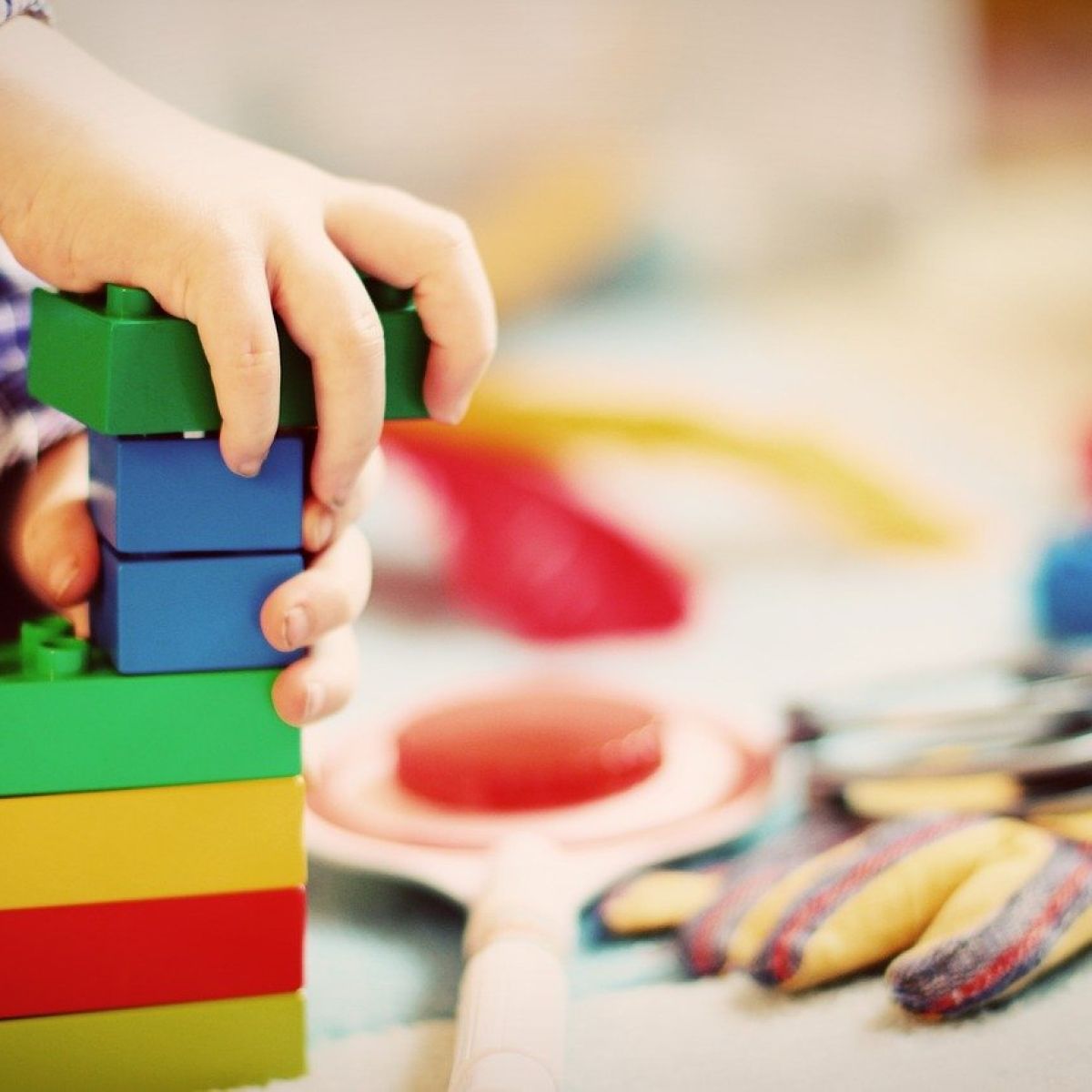 59833_child-tower-building-blocks-1864718