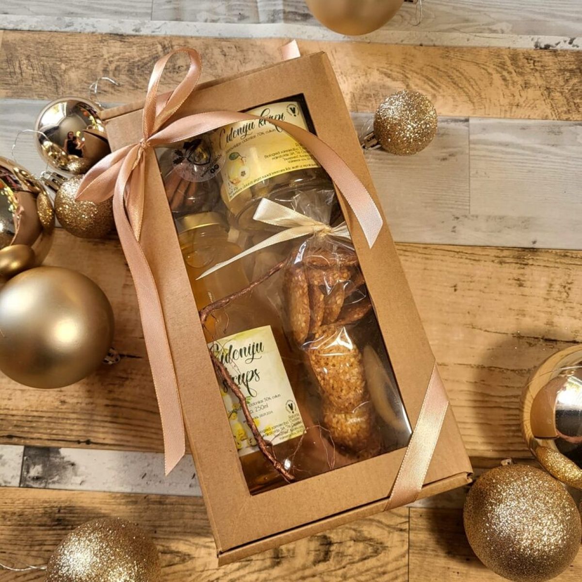 korporativas_davanas_ziemassvetkos_gardumu_kastes__1_-9bd8a3197f4c192b295b44649f4207db